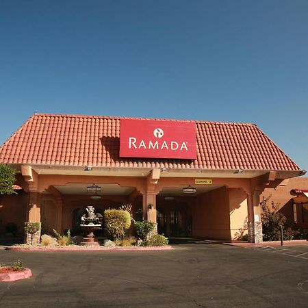 Hotel Ramada By Wyndham Fresno North Exterior foto