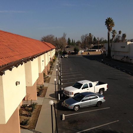 Hotel Ramada By Wyndham Fresno North Exterior foto