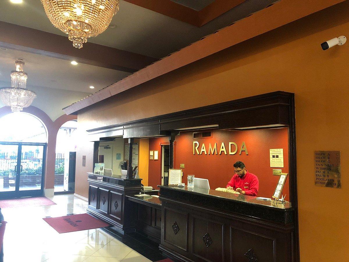 Hotel Ramada By Wyndham Fresno North Exterior foto