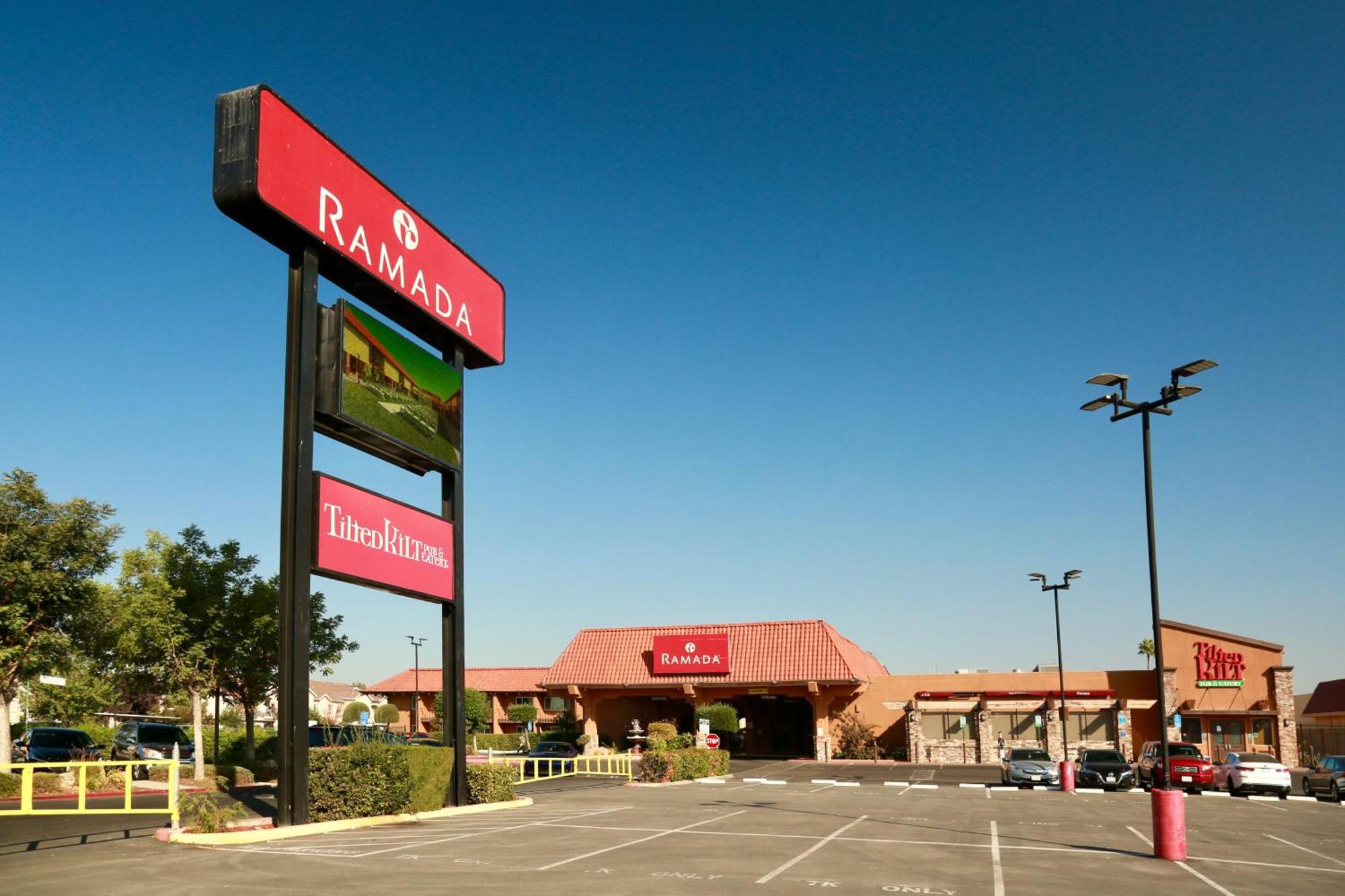 Hotel Ramada By Wyndham Fresno North Exterior foto