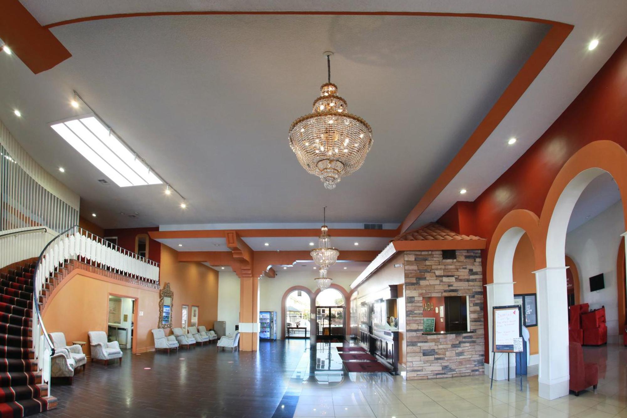 Hotel Ramada By Wyndham Fresno North Exterior foto