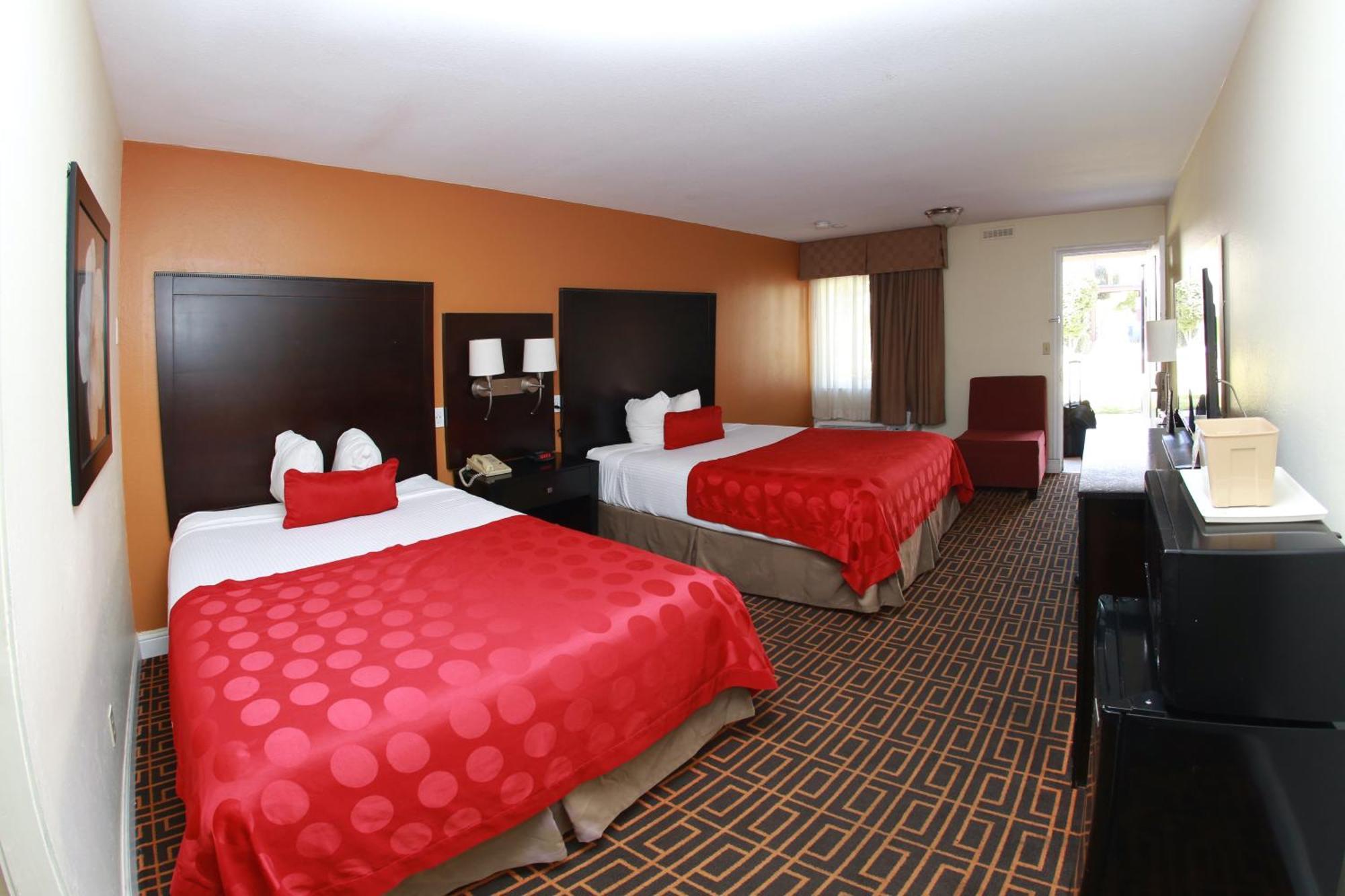 Hotel Ramada By Wyndham Fresno North Exterior foto
