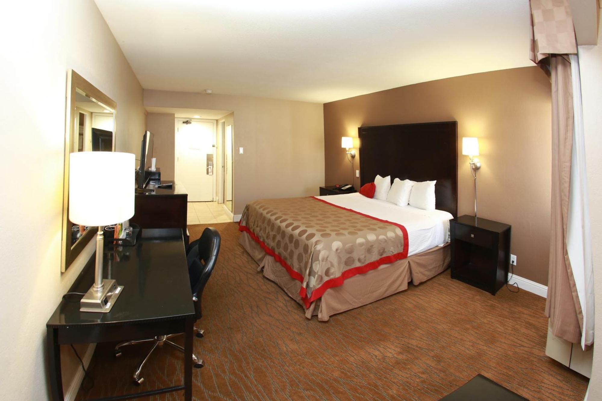 Hotel Ramada By Wyndham Fresno North Exterior foto