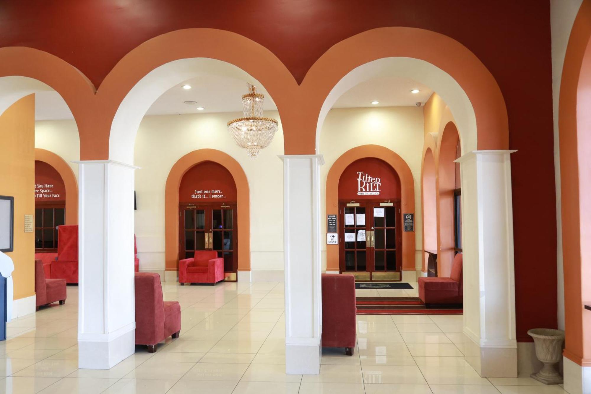 Hotel Ramada By Wyndham Fresno North Exterior foto