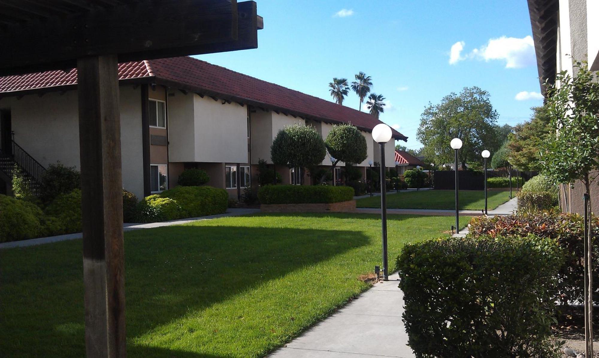Hotel Ramada By Wyndham Fresno North Exterior foto