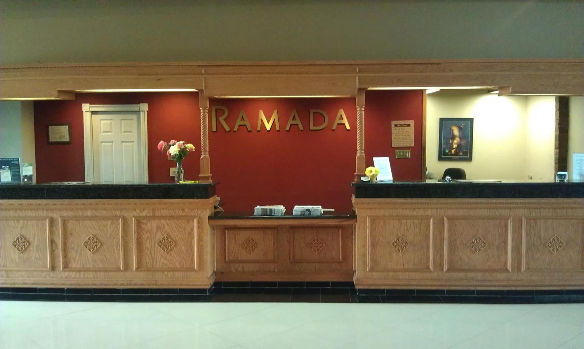 Hotel Ramada By Wyndham Fresno North Exterior foto