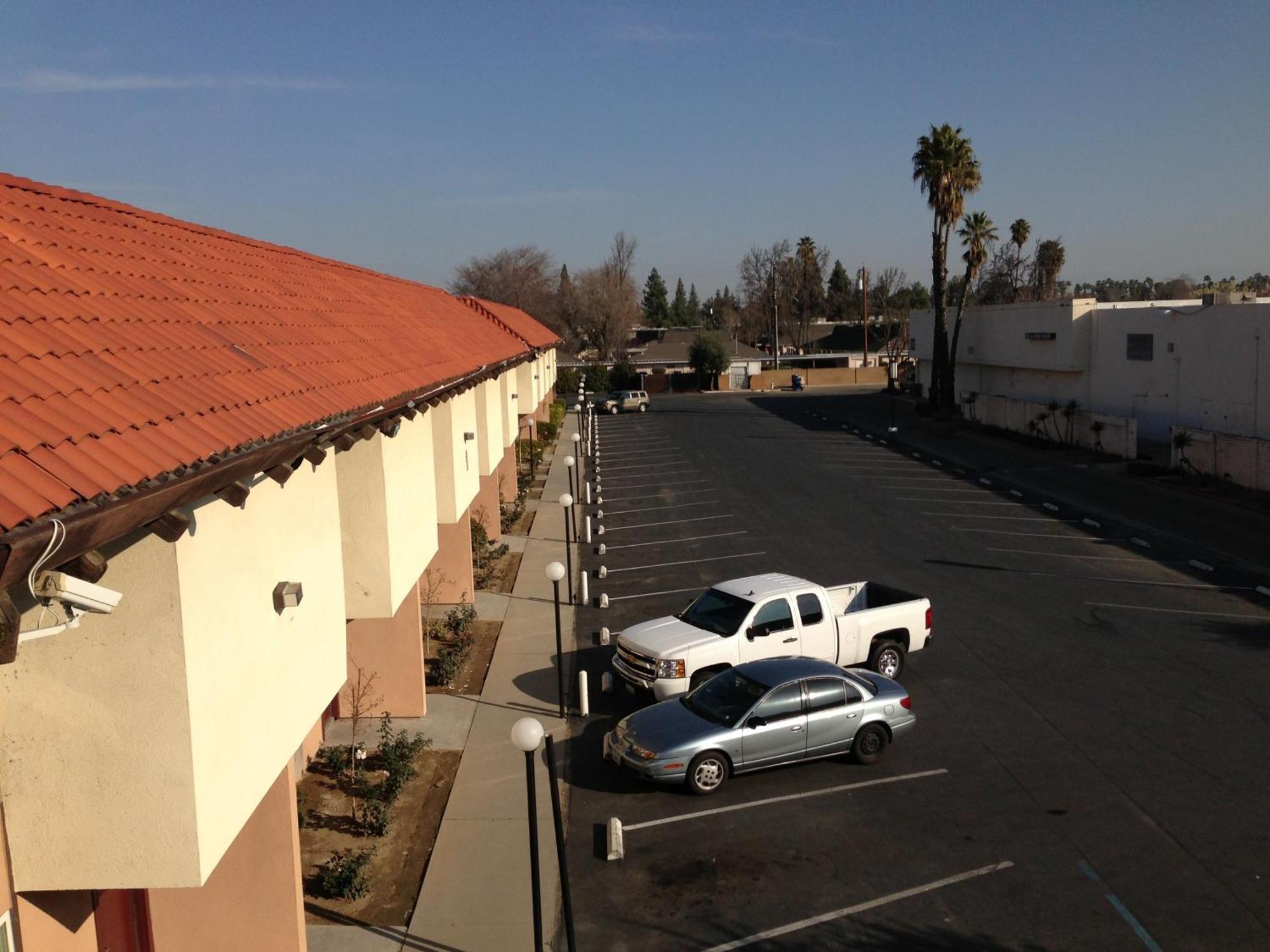 Hotel Ramada By Wyndham Fresno North Exterior foto