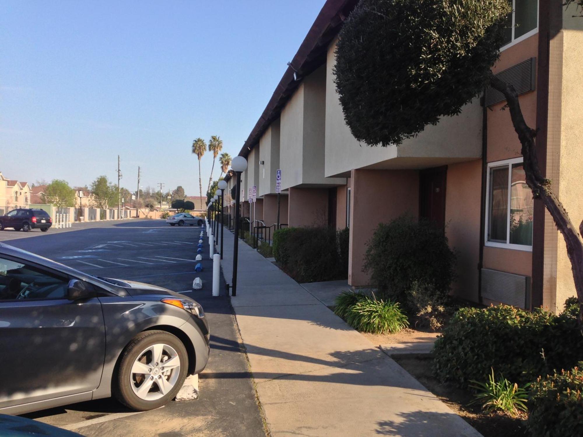 Hotel Ramada By Wyndham Fresno North Exterior foto